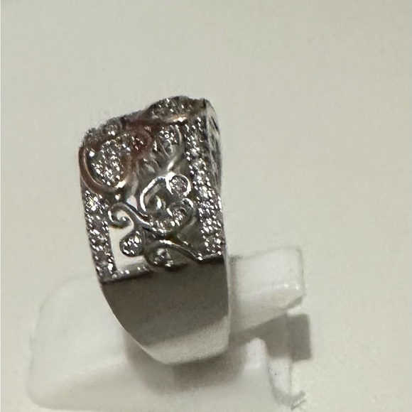 Beautiful engagement steinless steel ring with two cooper color hearts . - Picture 3 of 3
